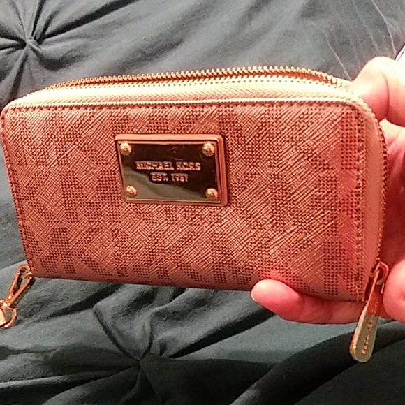 Michael Kors Wristlet - Picture 5 of 5